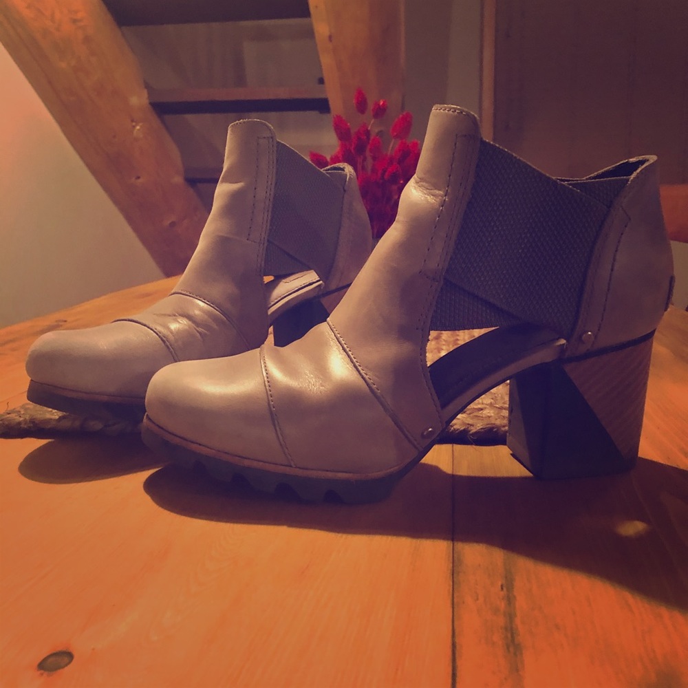 Grey Sorel Heels Size 8